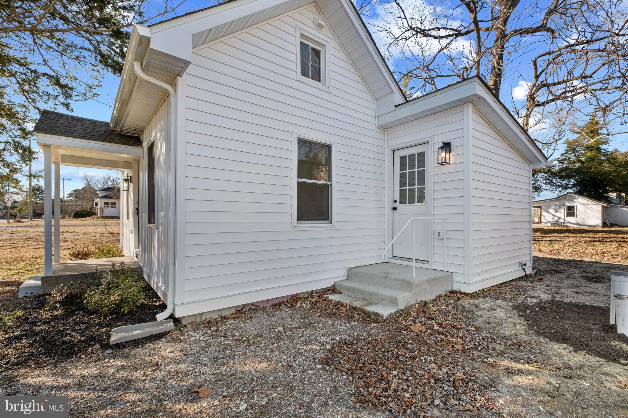 28276 Riverside Drive Salisbury, MD 21801 - Photo 22 of 30 Charming white cottage with inviting entryway.