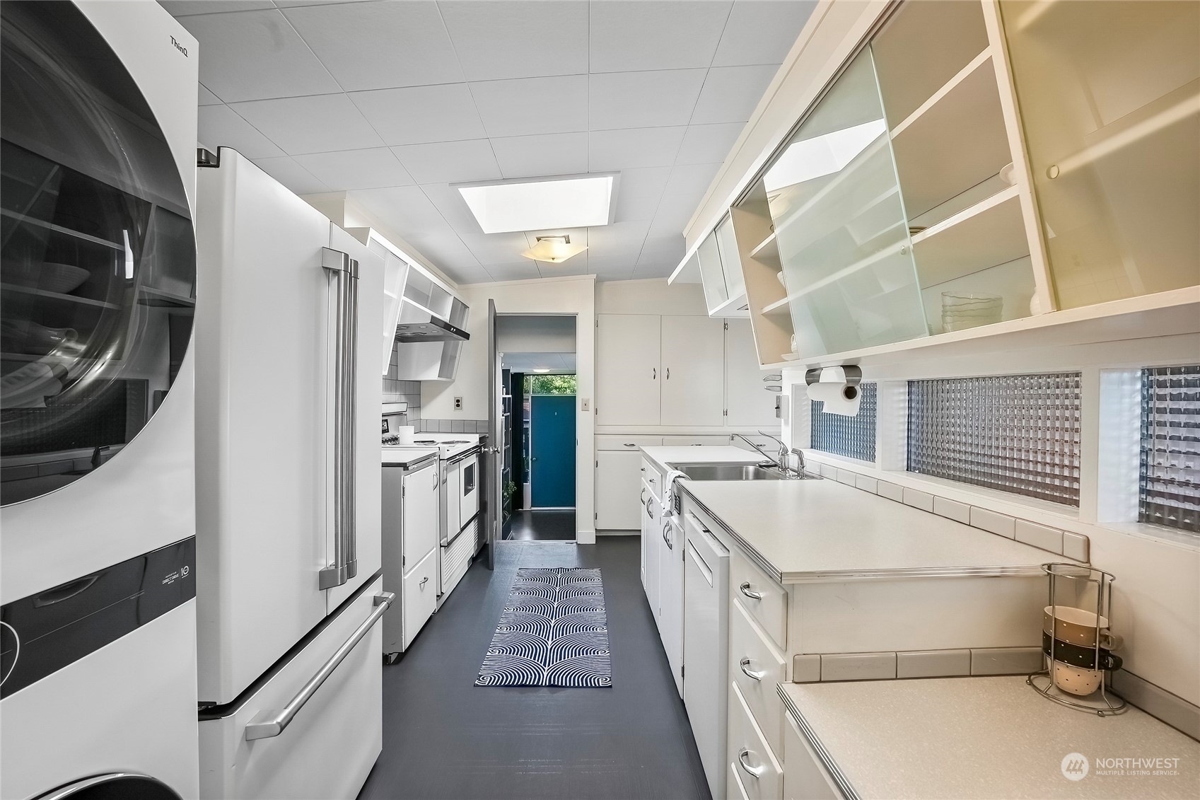 1104 39th Street Everett, WA 98201 - Photo 17 of 40 a kitchen with a refrigerator and a sink