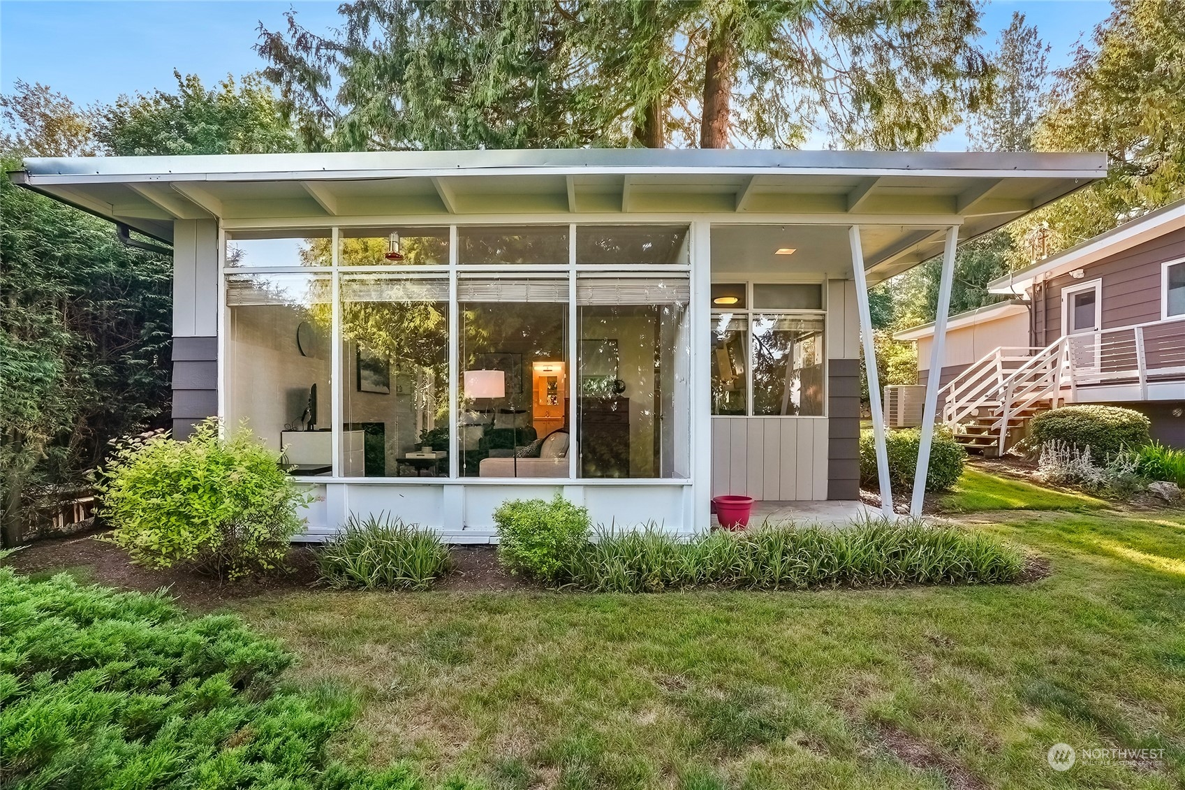 1104 39th Street Everett, WA 98201 - Photo 30 of 40 front view of a house with a yard