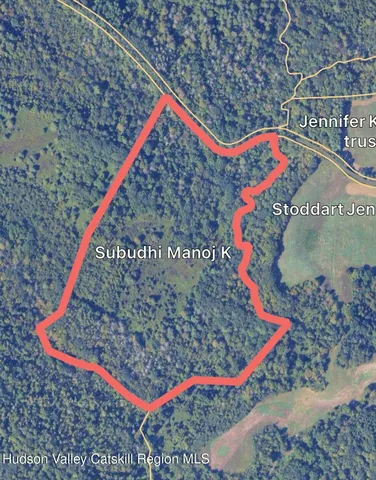 a view of entryway with a outdoor space