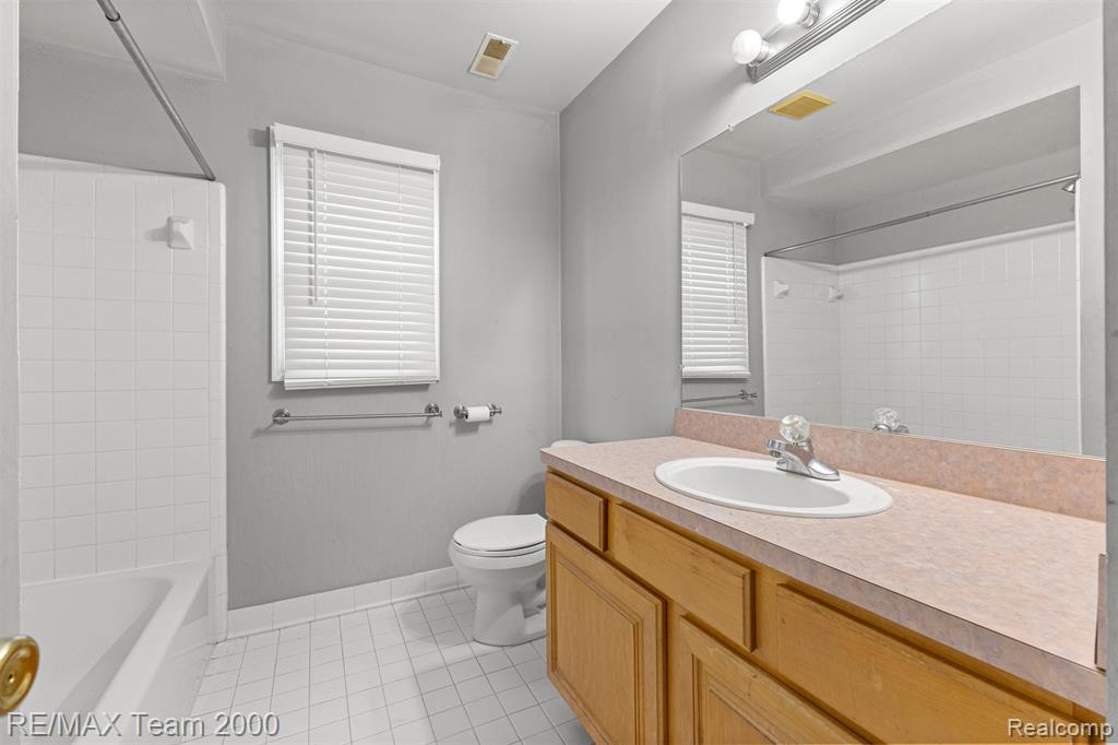 51336 Pinewood Drive Macomb, MI 48042 - Photo 35 of 55 Gallery Image 35
