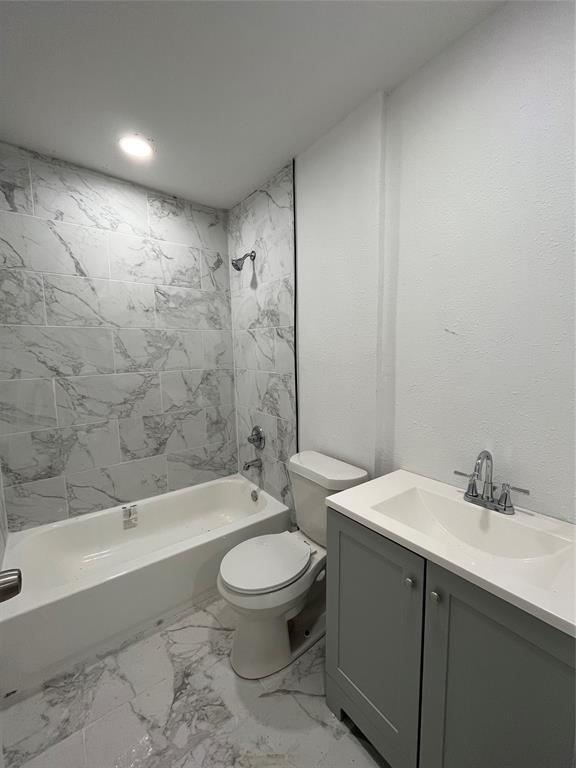 3919 Carl Street Dallas, TX 75210 - Photo 8 of 17 a bathroom with a sink a toilet and bathtub