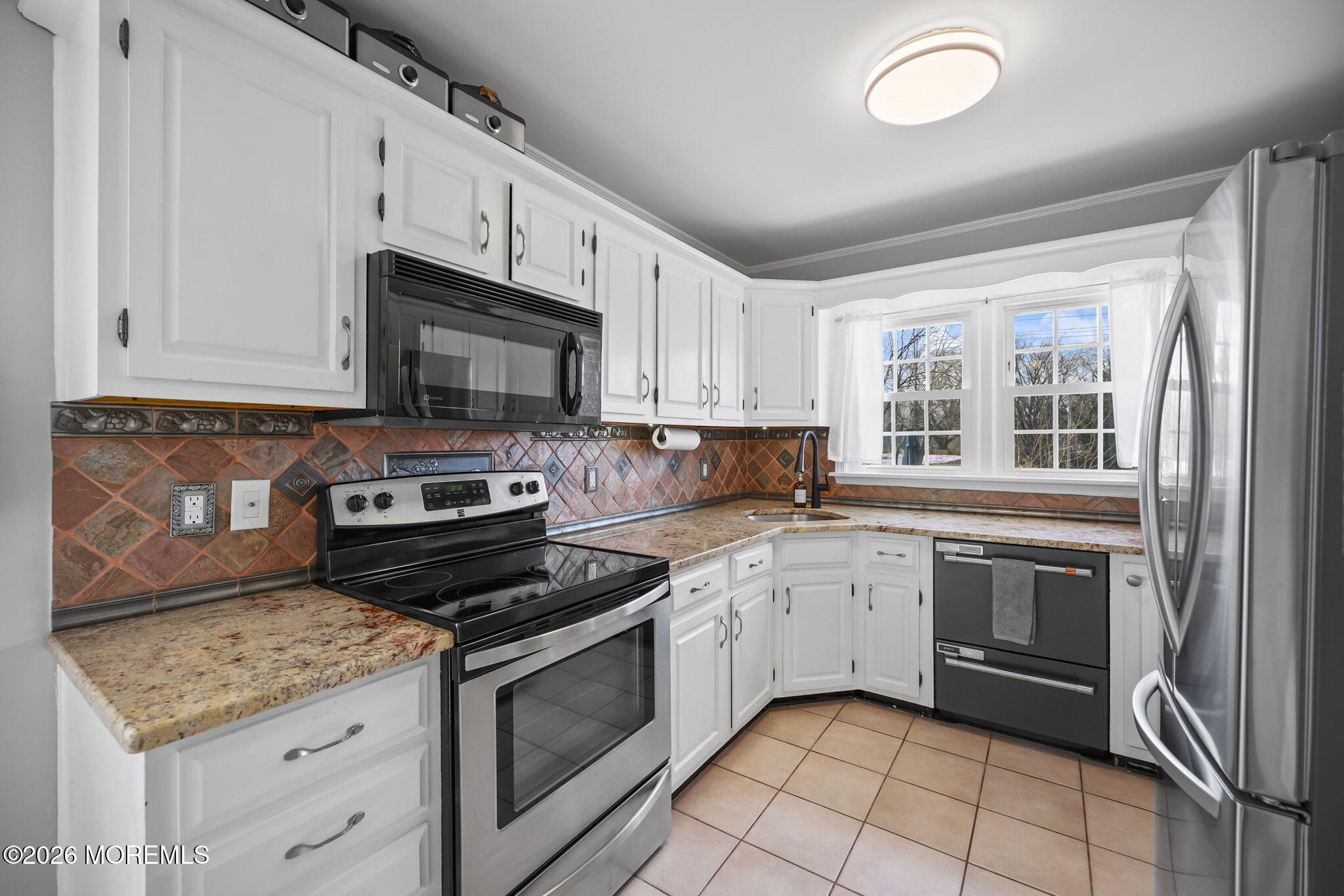 350 E Road Belford, NJ 07718 - Photo 12 of 49 .