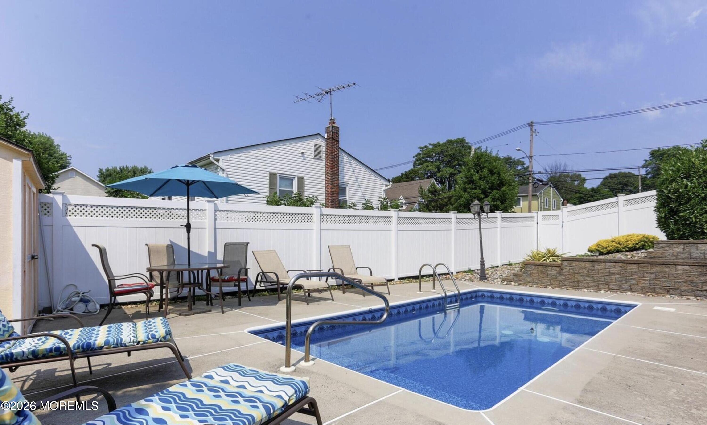 350 E Road Belford, NJ 07718 - Photo 3 of 49 .