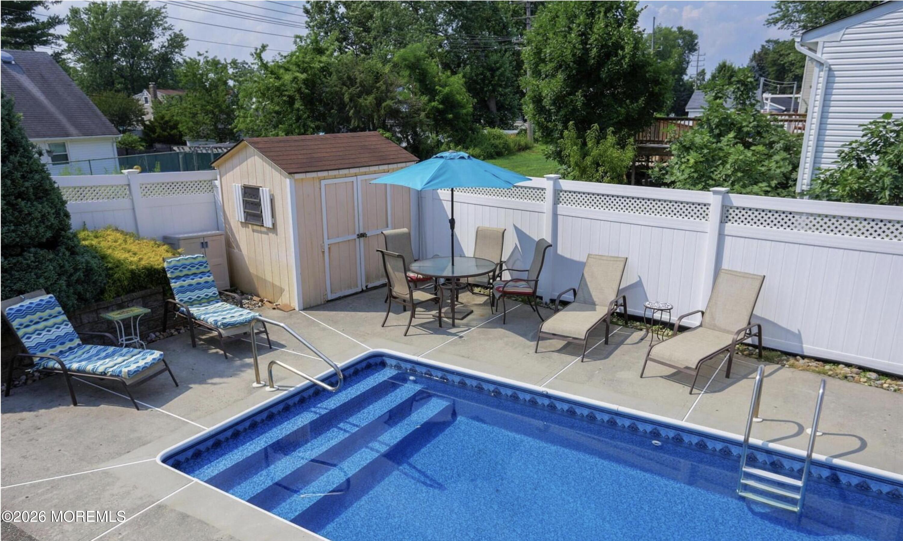 350 E Road Belford, NJ 07718 - Photo 4 of 49 .