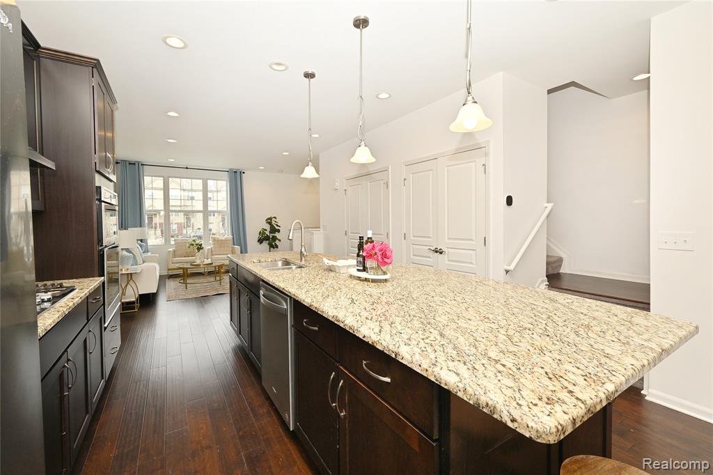 2817 Hartwick Drive Rochester, MI 48307 - Photo 10 of 37