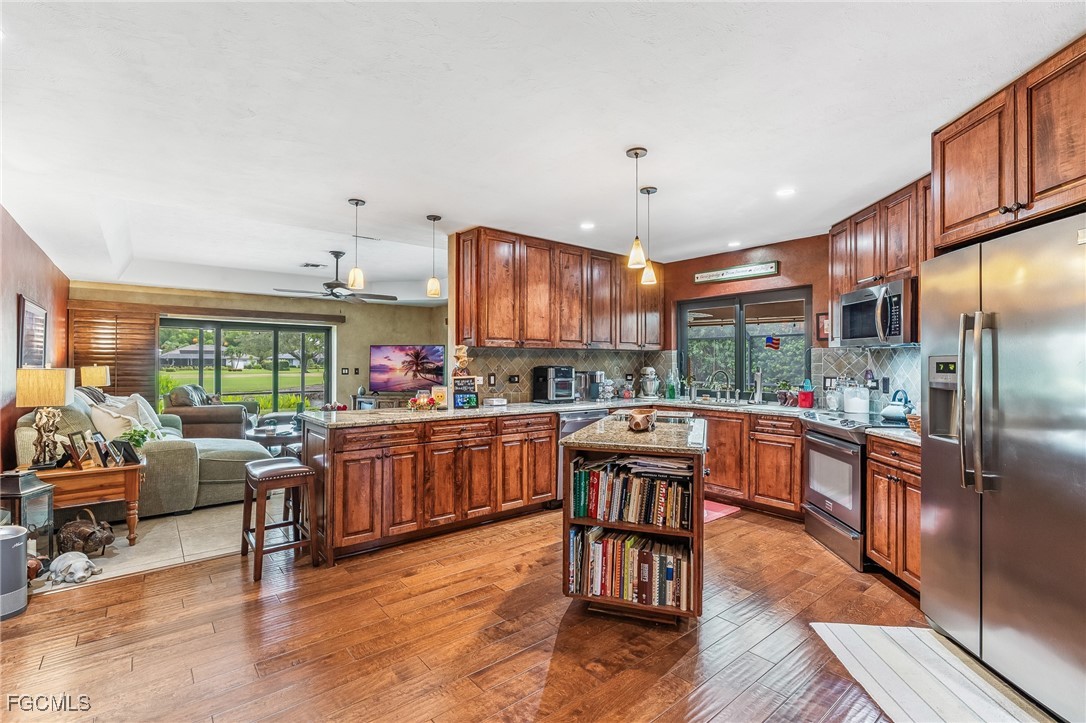 327 Torrey Pines Point Naples, FL 34113 - Photo 6 of 31 Gallery Image 6