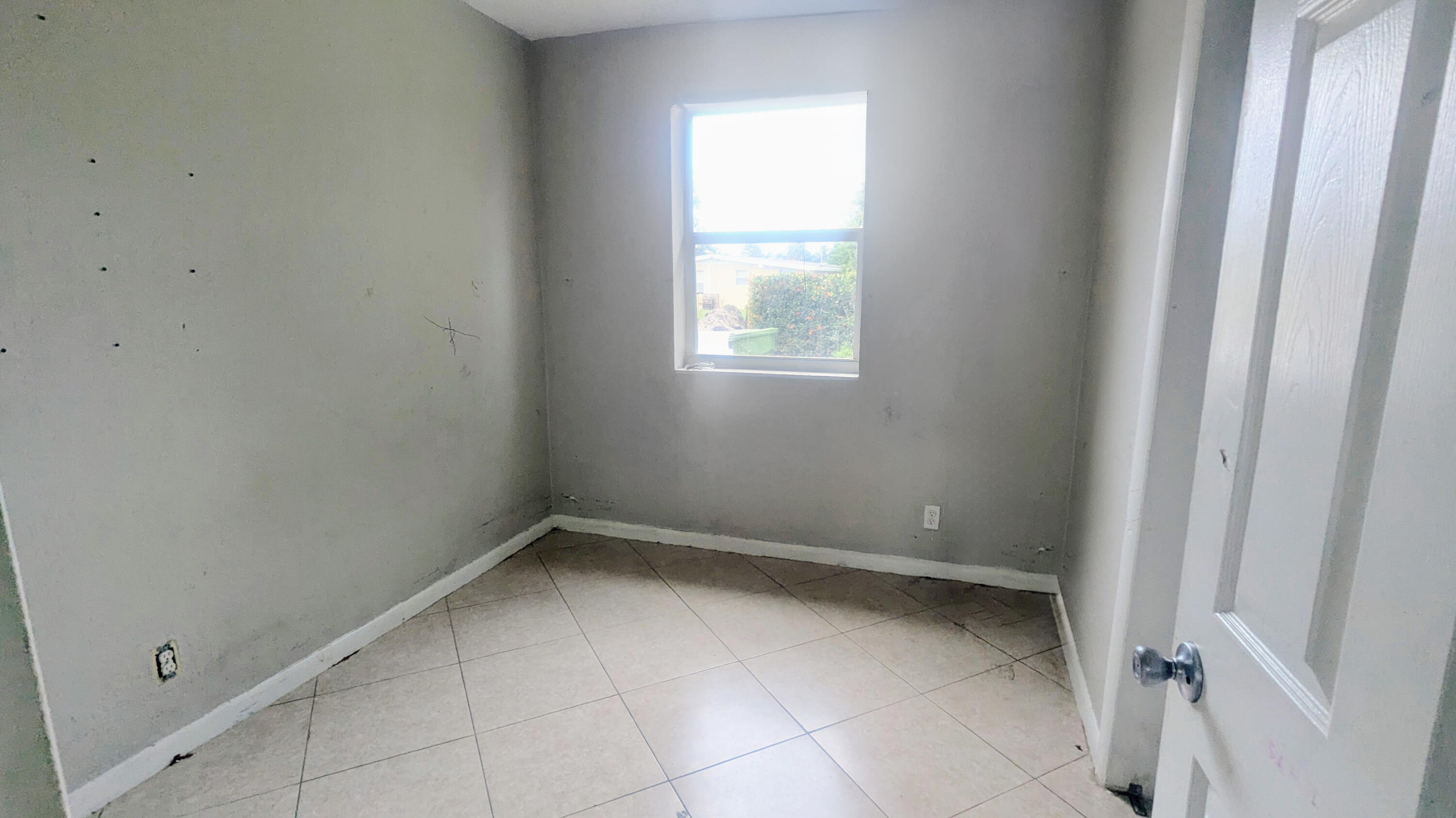 85 Morgans Way Palm Springs, FL 33461 - Photo 6 of 17 a view of room with window