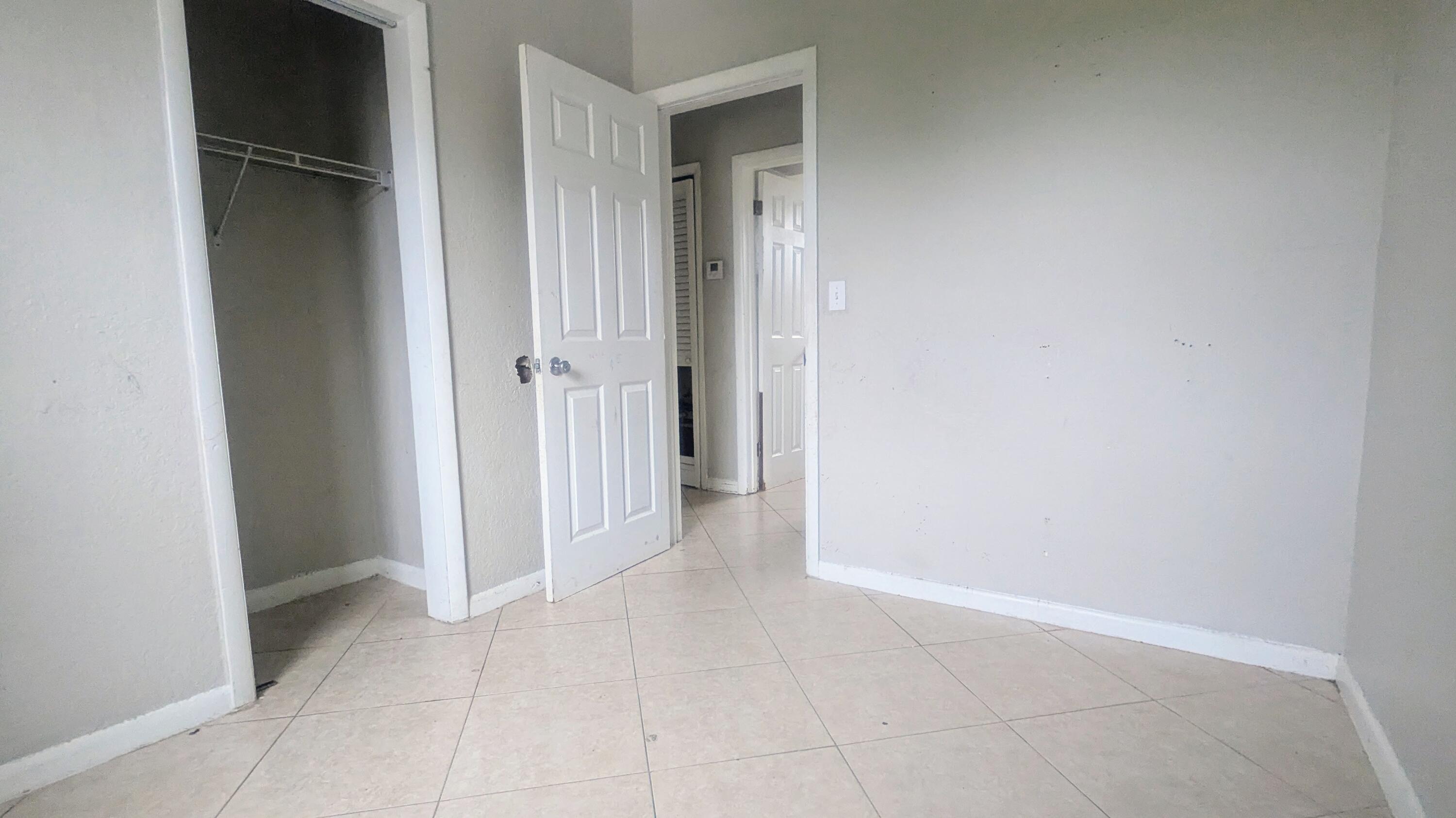 85 Morgans Way Palm Springs, FL 33461 - Photo 7 of 17 a view of an empty room