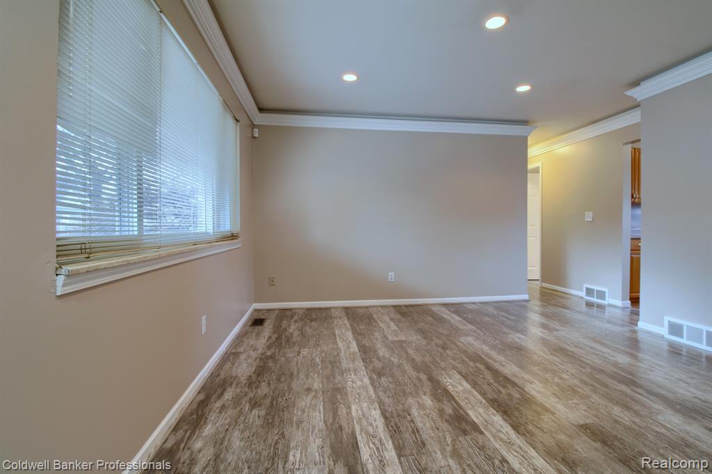 6468 Dillon Road Garden City, MI 48135 - Photo 7 of 29