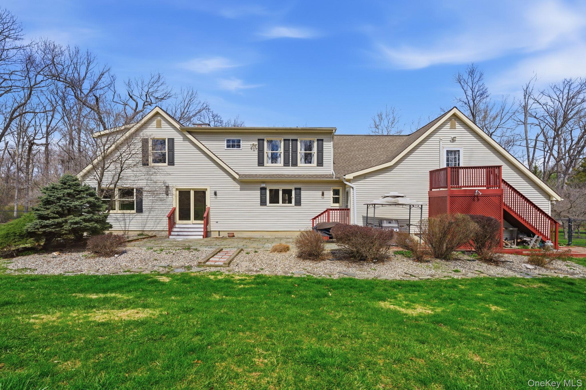 83 Onderdonk Road Warwick, NY 10990 - Photo 37 of 40 a front view of a house with yard and green space