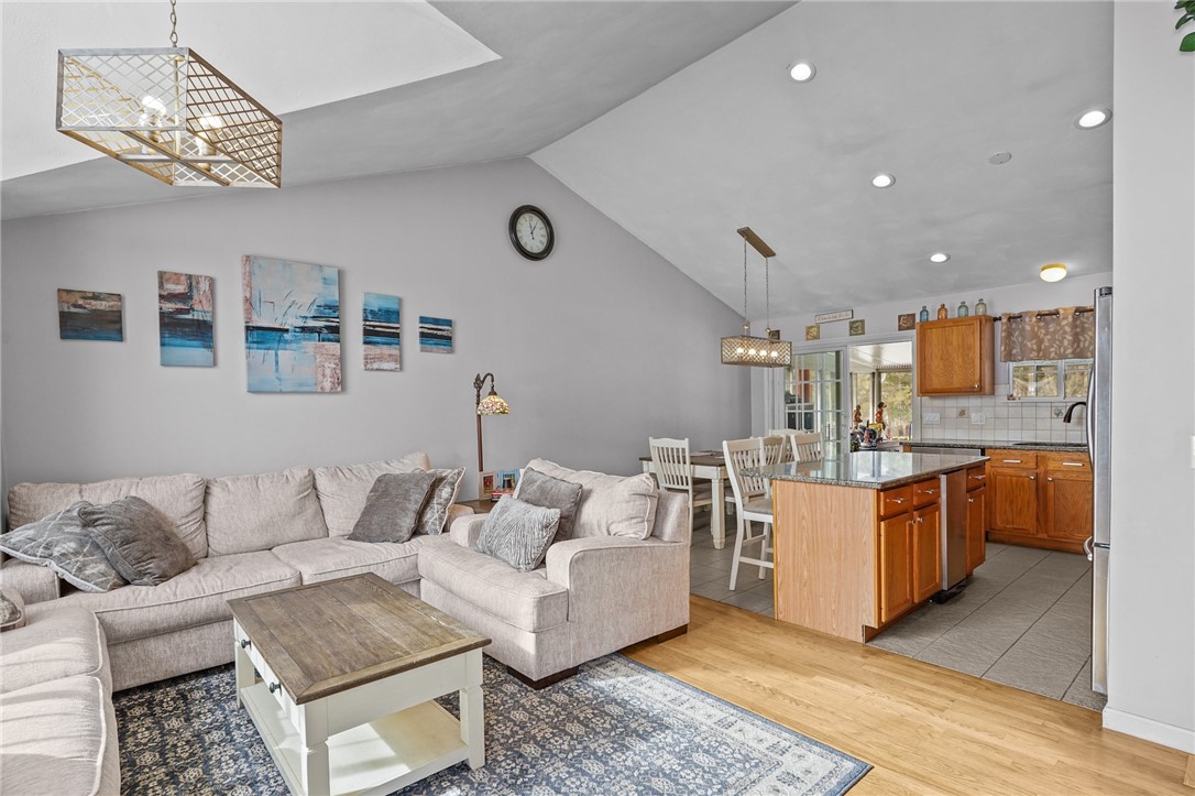 34 King Street Coventry, RI 02816 - Photo 4 of 48