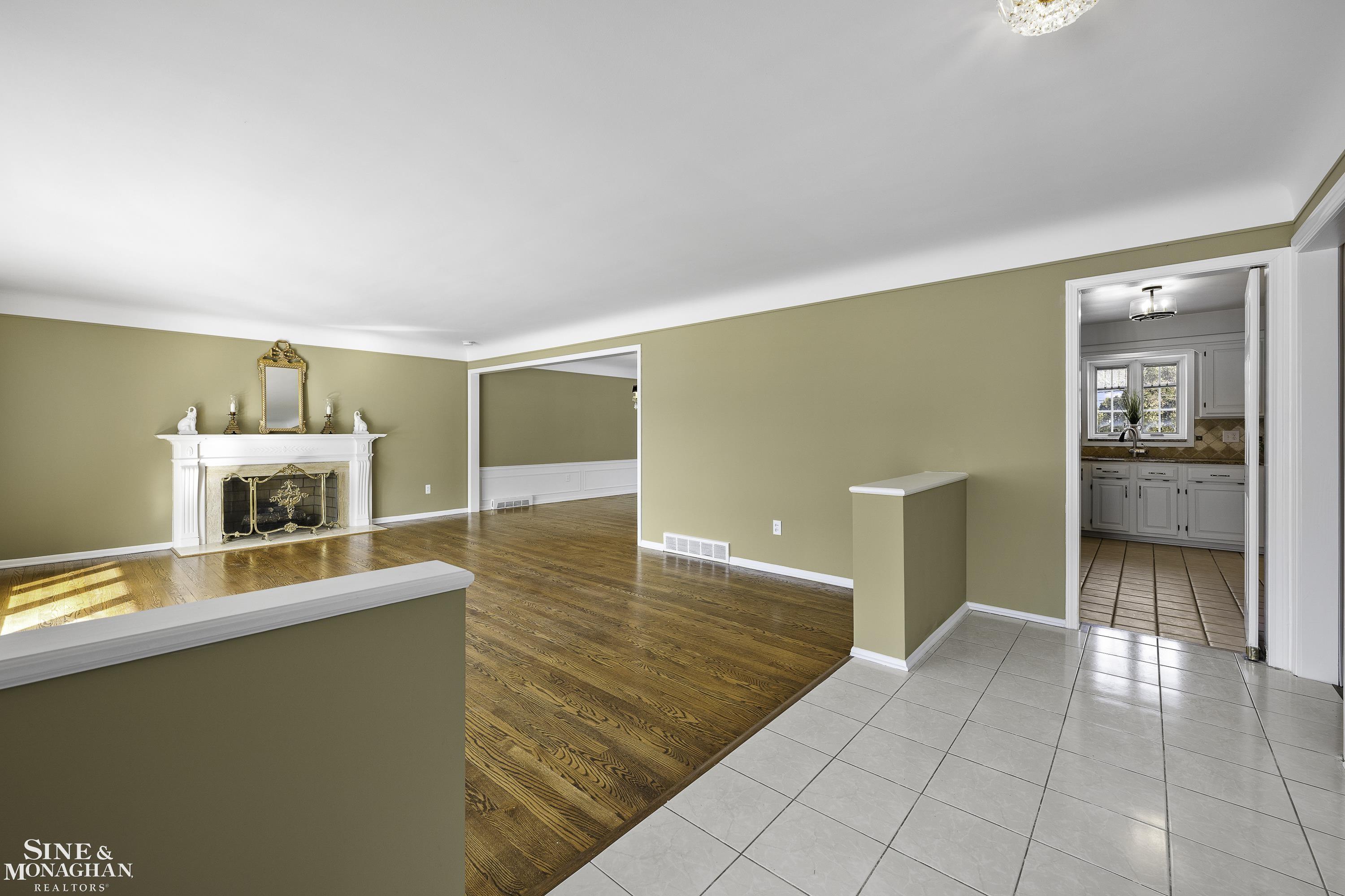 66 Fairford Road Grosse Pointe, MI 48236 - Photo 4 of 60 50166406-123782c6-0de7-4152-9693-2613f3f3e6ba.JPG