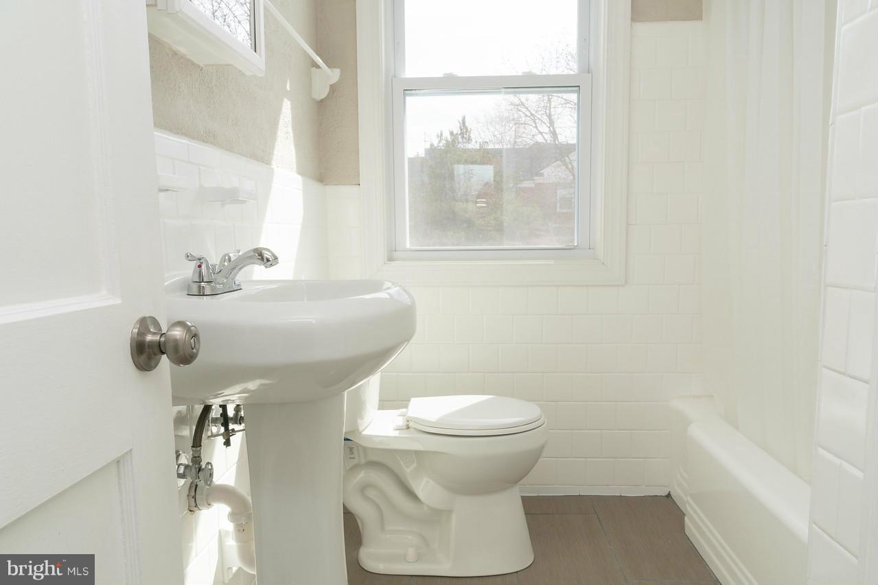 4278 Rokeby Road Baltimore, MD 21229 - Photo 15 of 24 Bath