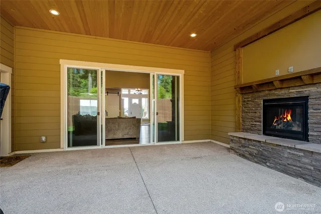 a view of an empty room with a fireplace