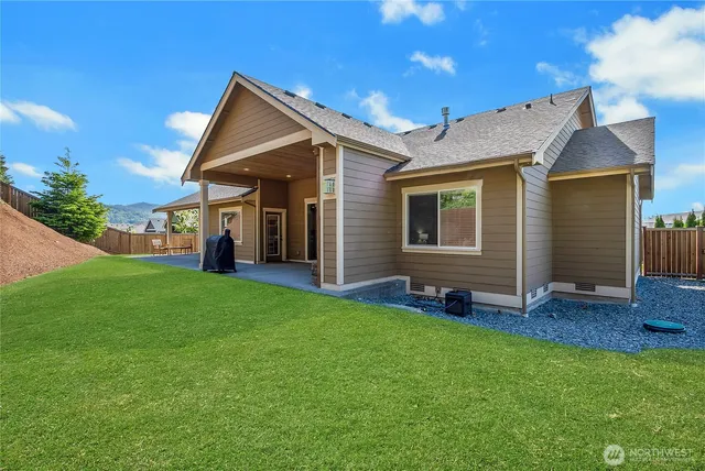 a view of a house with a backyard