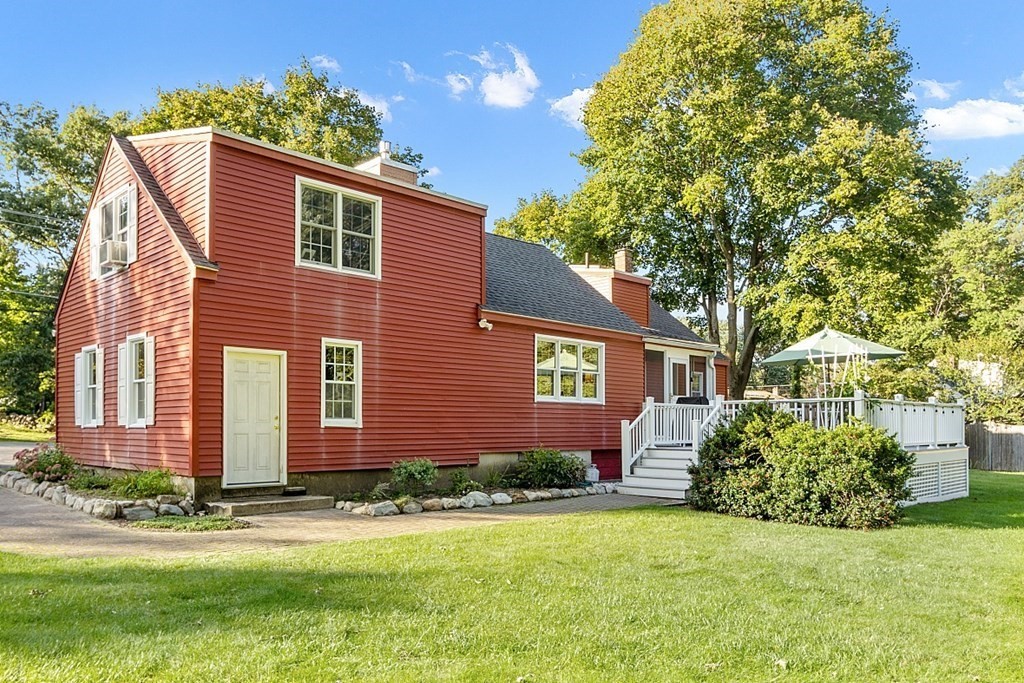 86 Locke Road Chelmsford, MA 01824 - Photo 3 of 41 a front view of a house with a garden
