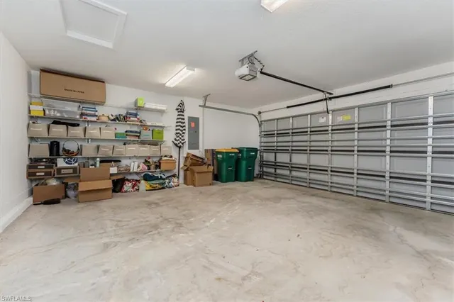 a view of a front of house with a yard