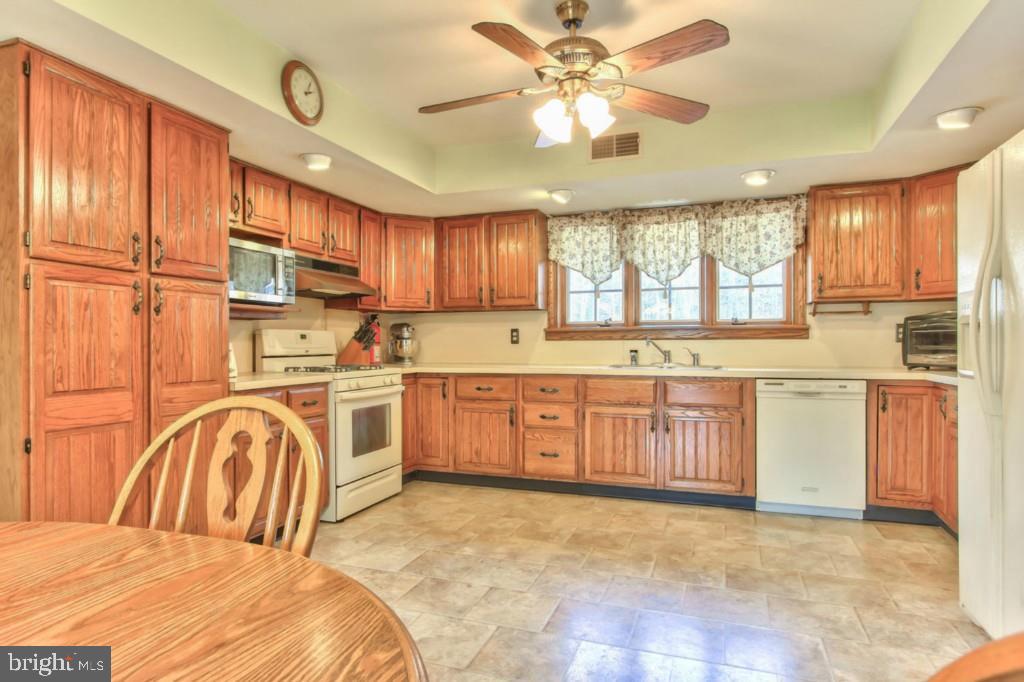 89 Munion Field Road Tuckerton, NJ 08087 - Photo 6 of 36 Gallery Image 6