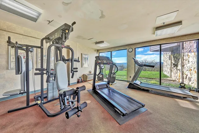 $579,900 | 5014 Hunting Hills Square, Roanoke, VA 24018