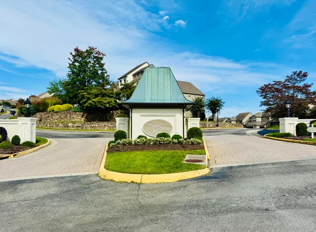 $579,900 | 5014 Hunting Hills Square, Roanoke, VA 24018