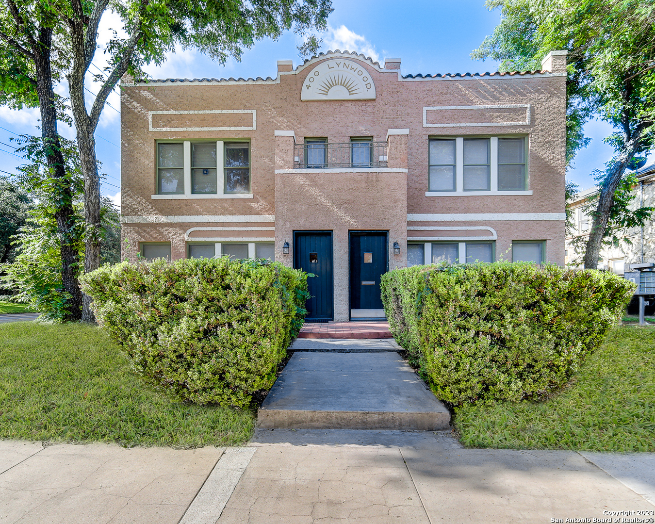 400 West Lynwood Ave