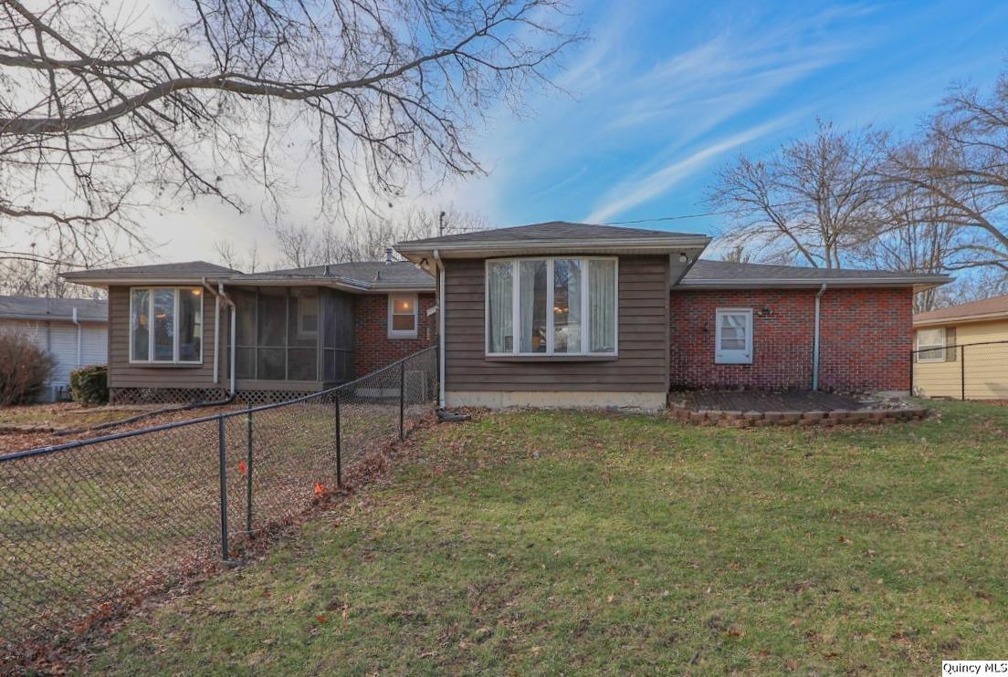 1217 South 26th Street Quincy, IL 62301 - Photo 2 of 27