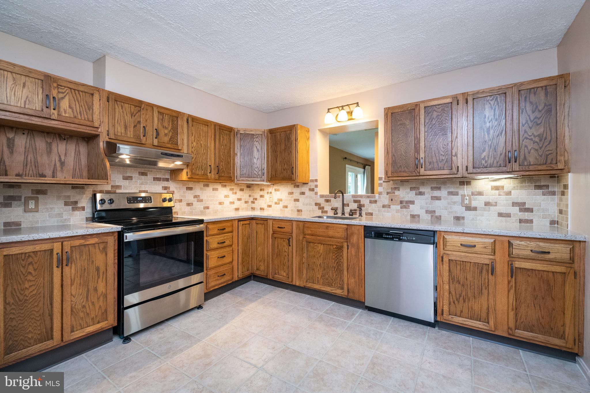 2514 Cub Hill Road Baltimore, MD 21234 - Photo 12 of 63 Kitchen