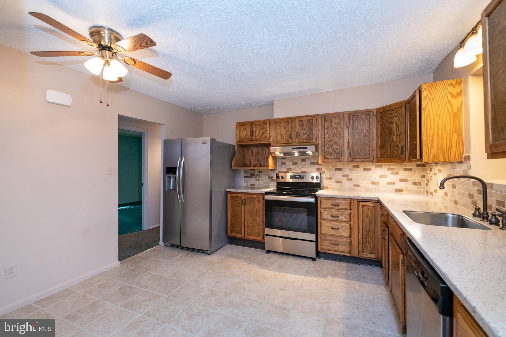 2514 Cub Hill Road Baltimore, MD 21234 - Photo 15 of 63 Kitchen