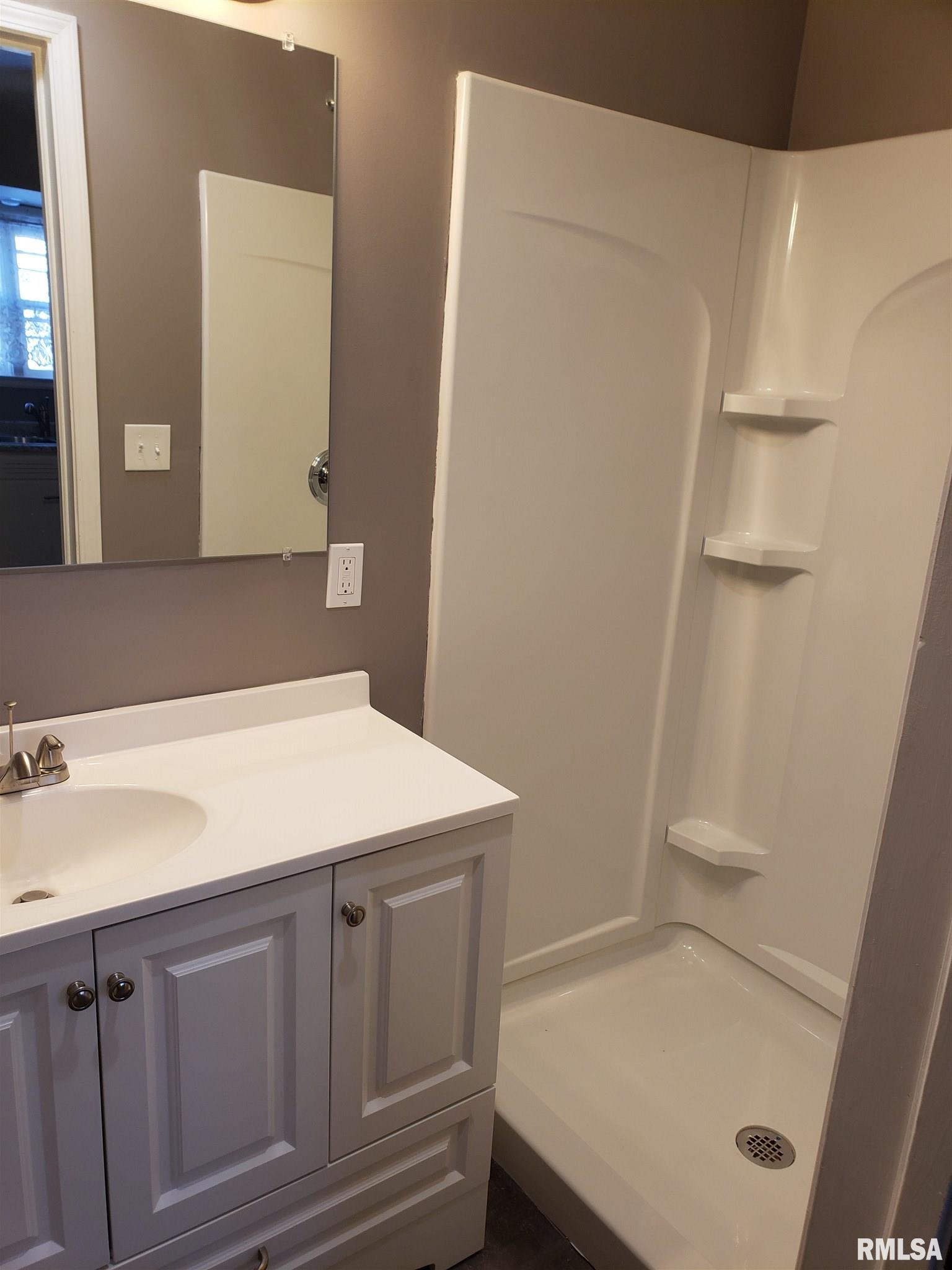 1230 North 3rd Street Clinton, IA 52732 - Photo 6 of 14 Gallery Image 6