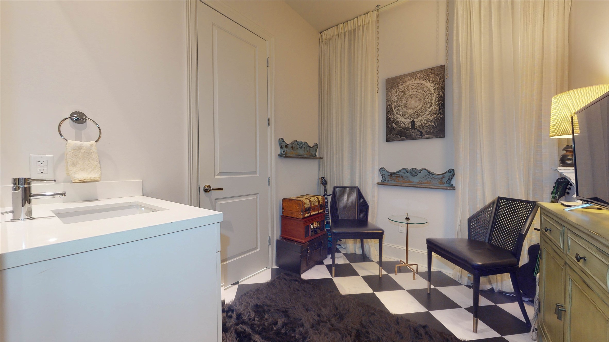 1409 Post Oak Boulevard, Unit 902 Houston, TX 77056 - Photo 26 of 38 a living room with a sink and a mirror