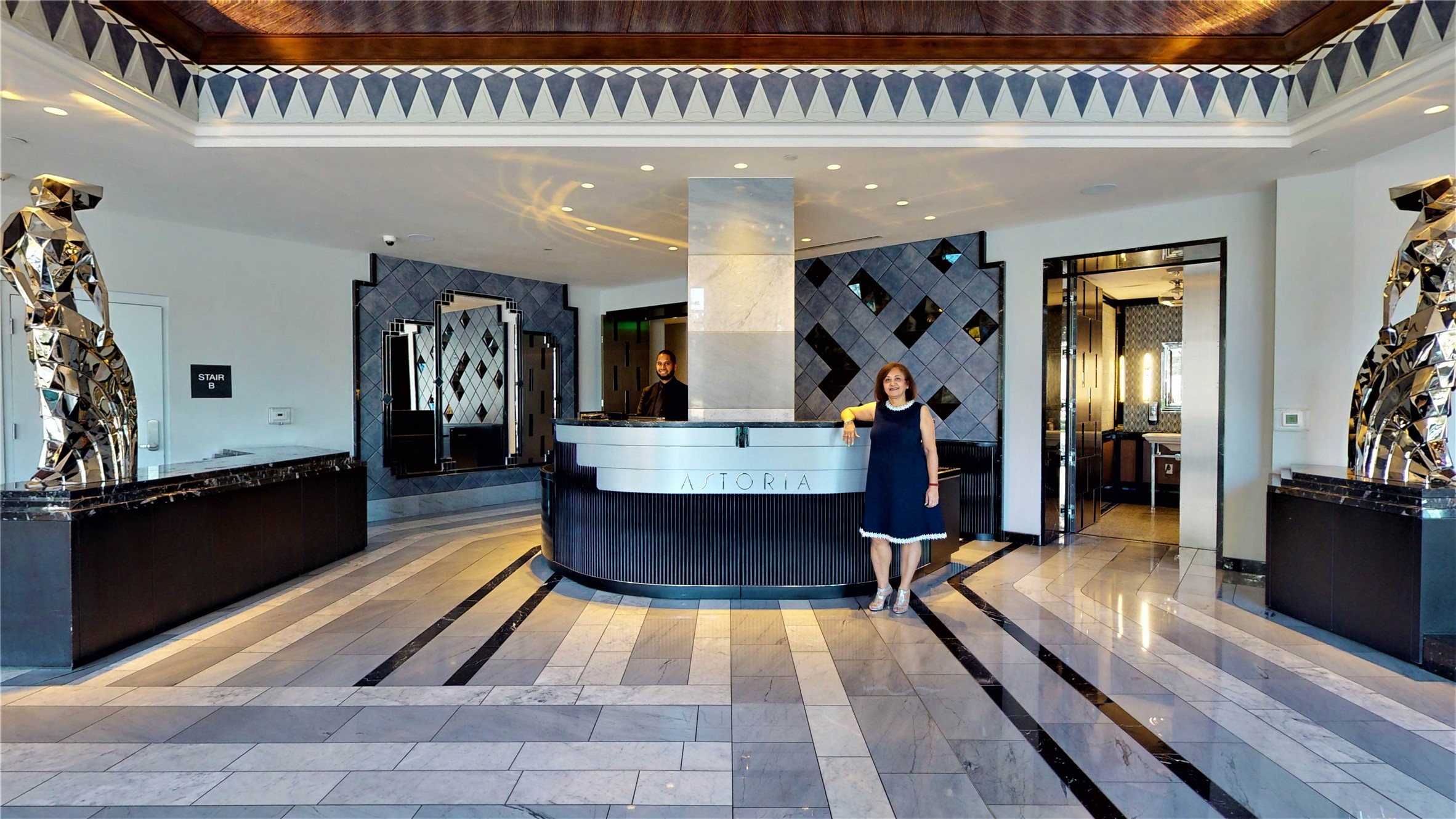 1409 Post Oak Boulevard, Unit 902 Houston, TX 77056 - Photo 5 of 38 a view of living room kitchen with a table and chairs