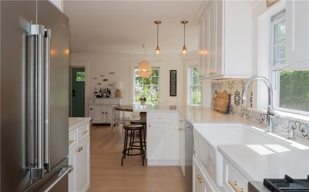 122 Ruggles Avenue Newport, RI 02840 - Photo 9 of 50
