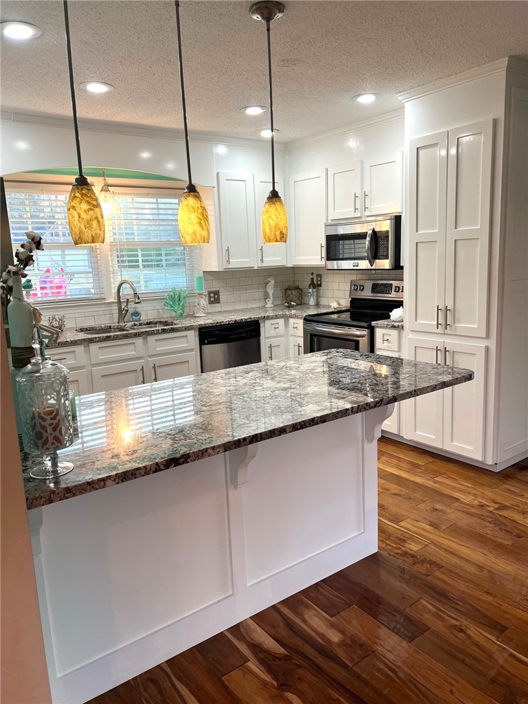 209 Keystone Drive Anderson, SC 29621 - Photo 3 of 20 This modern kitchen features rich wood flooring, gleaming countertops, and bright, inviting lighting.
