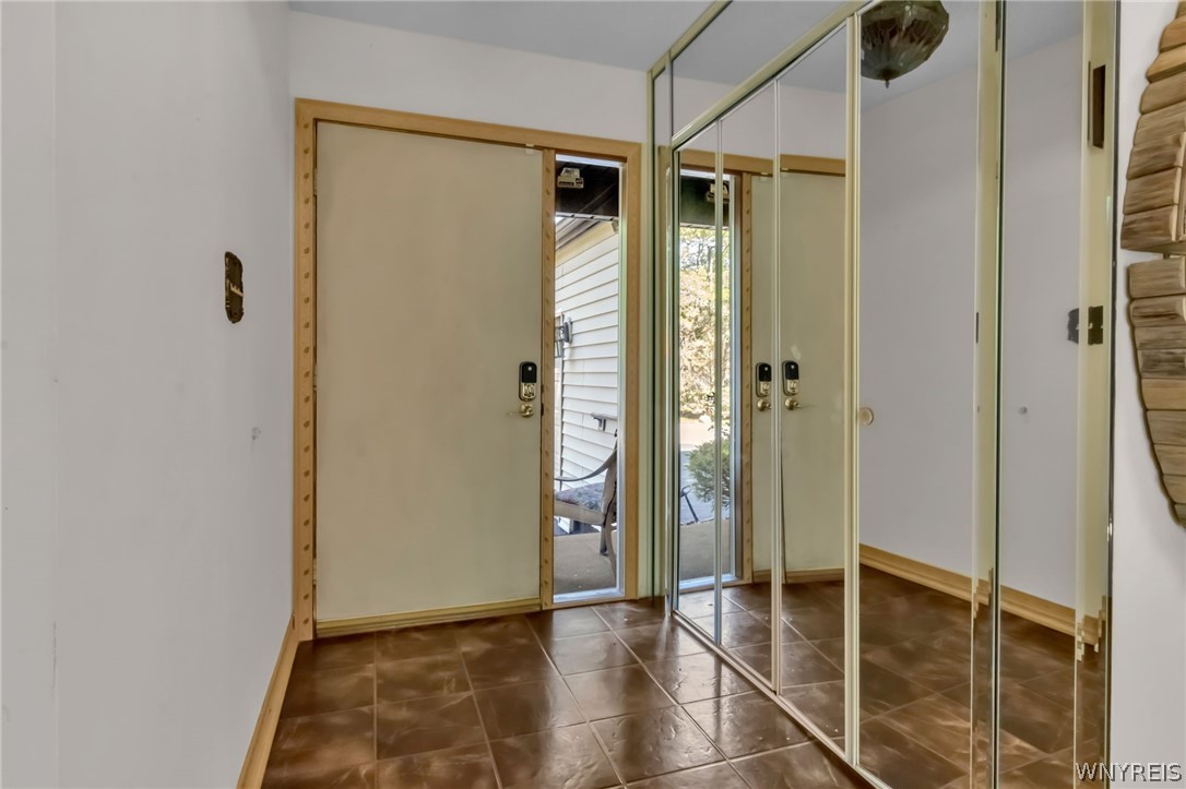 229 Robin Road Amherst, NY 14228 - Photo 3 of 42