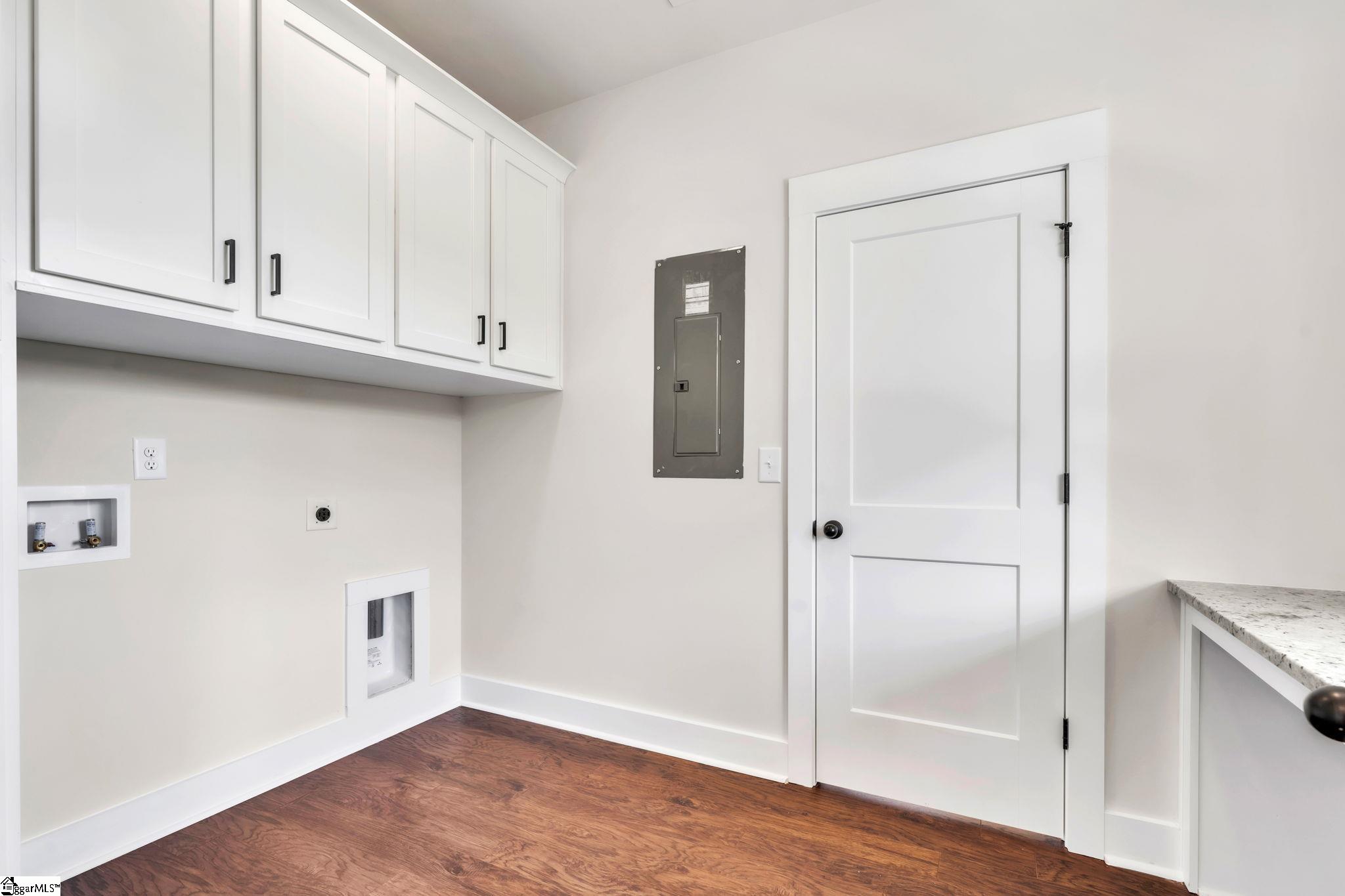 452 North Glassy Mountain Road Landrum, SC 29356 - Photo 33 of 46 cabinets, granite counter folding table