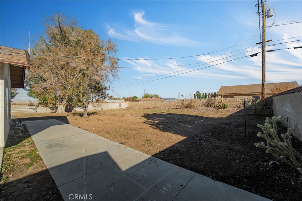 41852 Shain Lane Lancaster, CA 93536 - Photo 23 of 25 a view of a backyard of the house