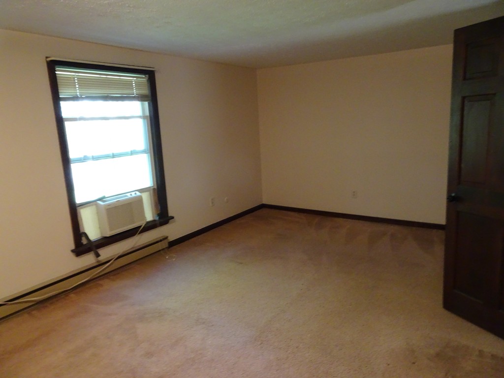 48 Pierce Street Rochester, MA 02770 - Photo 9 of 11