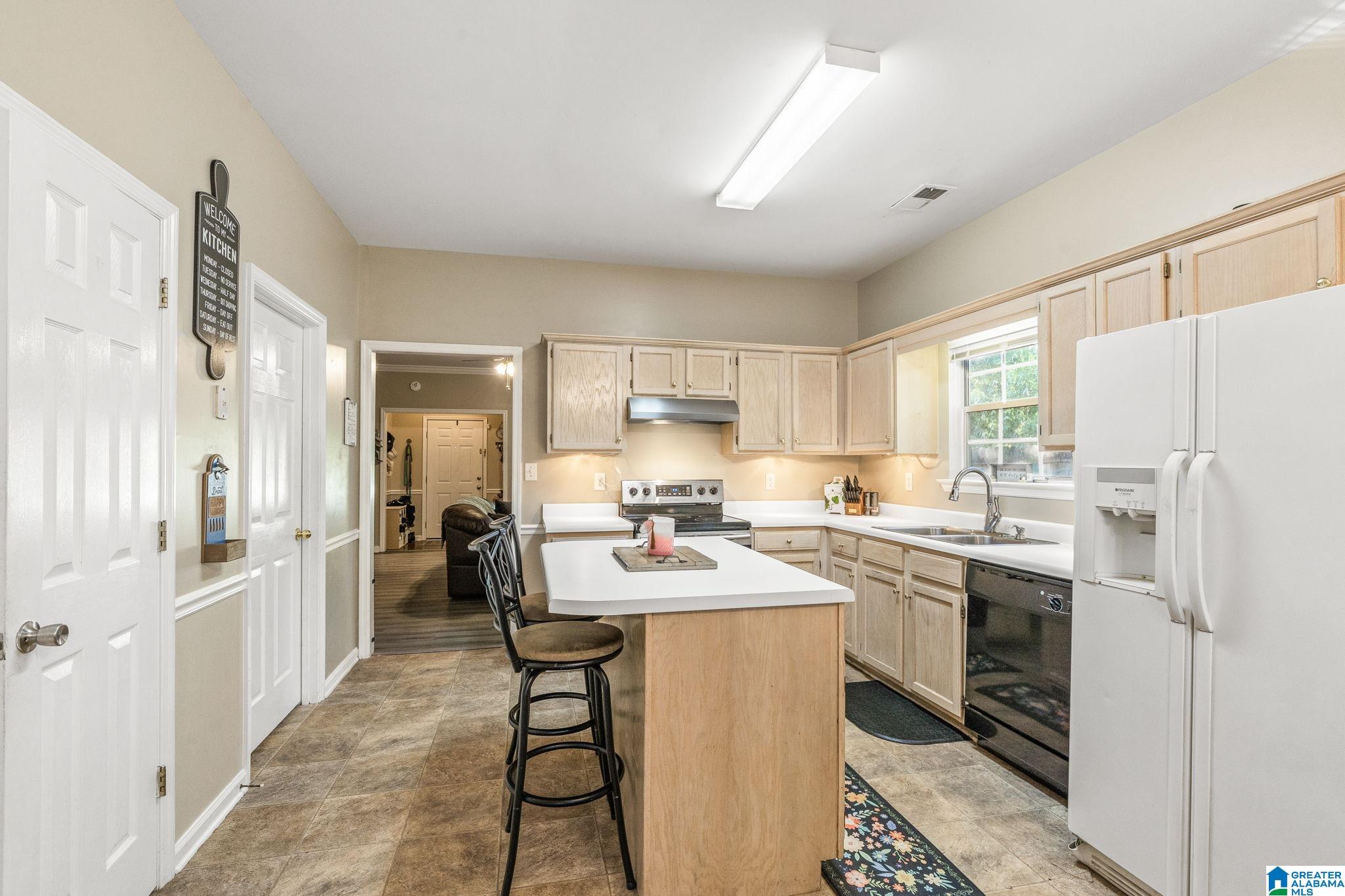 141 Timberleaf Circle Alabaster, AL 35007 - Photo 10 of 33 Gallery Image 10
