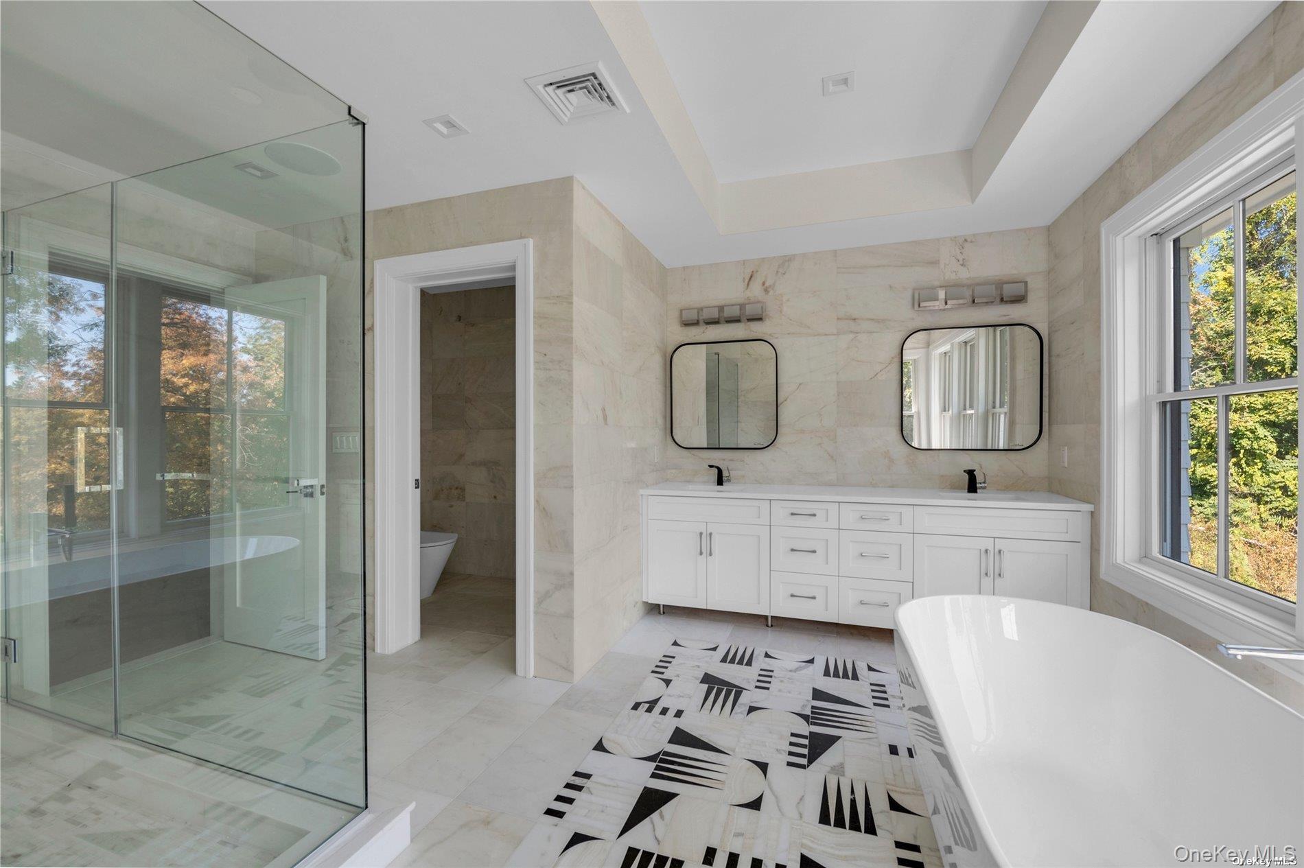 38 Cow Neck Road Sands Point, NY 11050 - Photo 21 of 48 a bathroom with a bathtub sink and mirror