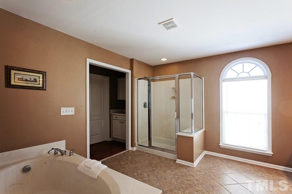 7708 Silver View Lane Raleigh, NC 27613 - Photo 11 of 25 Gallery Image 11