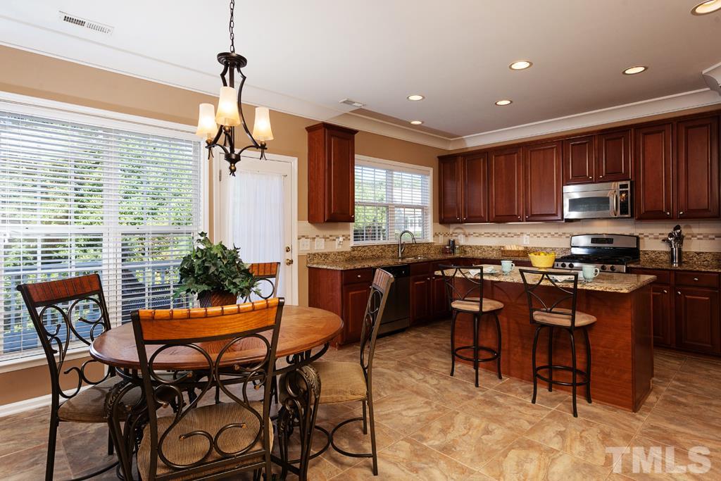 7708 Silver View Lane Raleigh, NC 27613 - Photo 7 of 25 Gallery Image 7