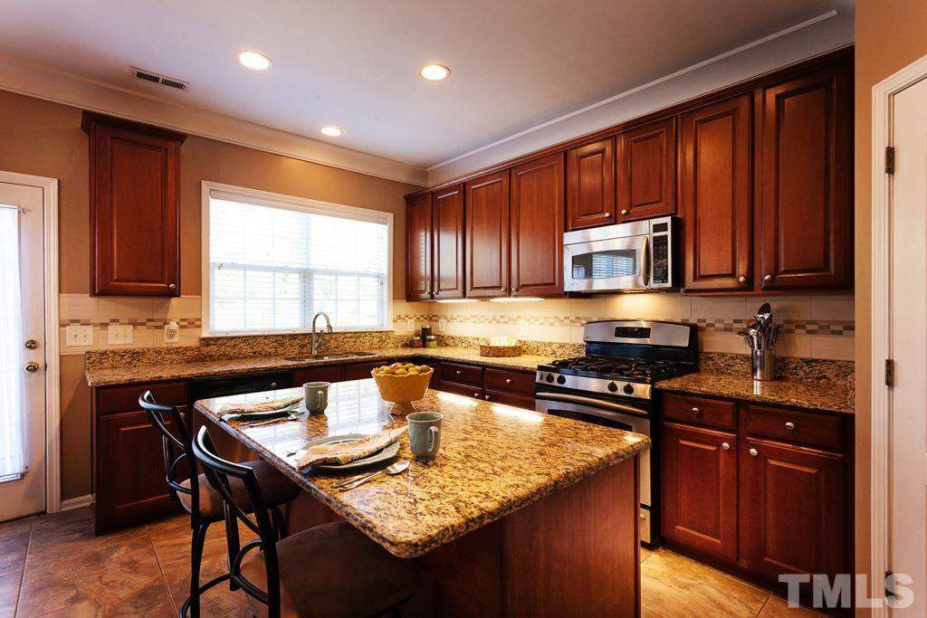 7708 Silver View Lane Raleigh, NC 27613 - Photo 8 of 25 Gallery Image 8