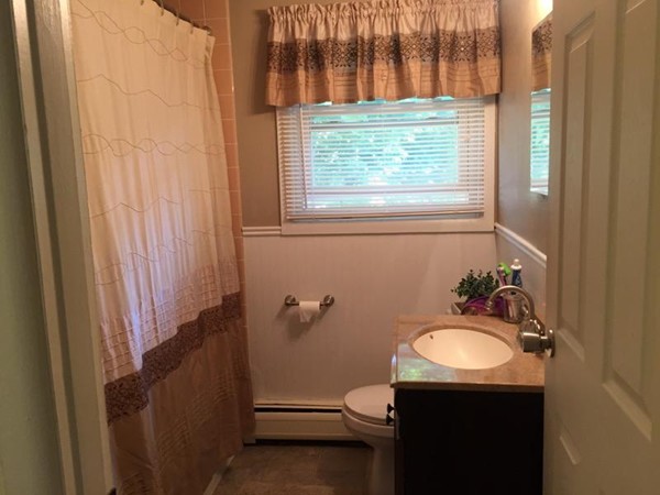 38 Manor Court, Unit 38 Springfield, MA 01118 - Photo 8 of 10