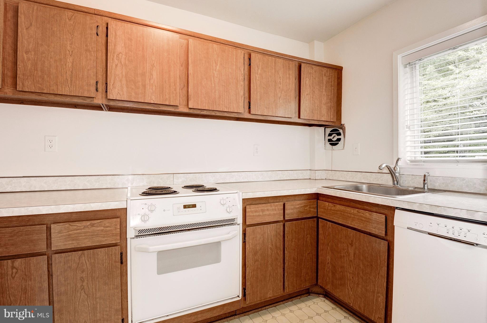 11430 Waterview Cluster Reston, VA 20190 - Photo 12 of 30 Kitchen