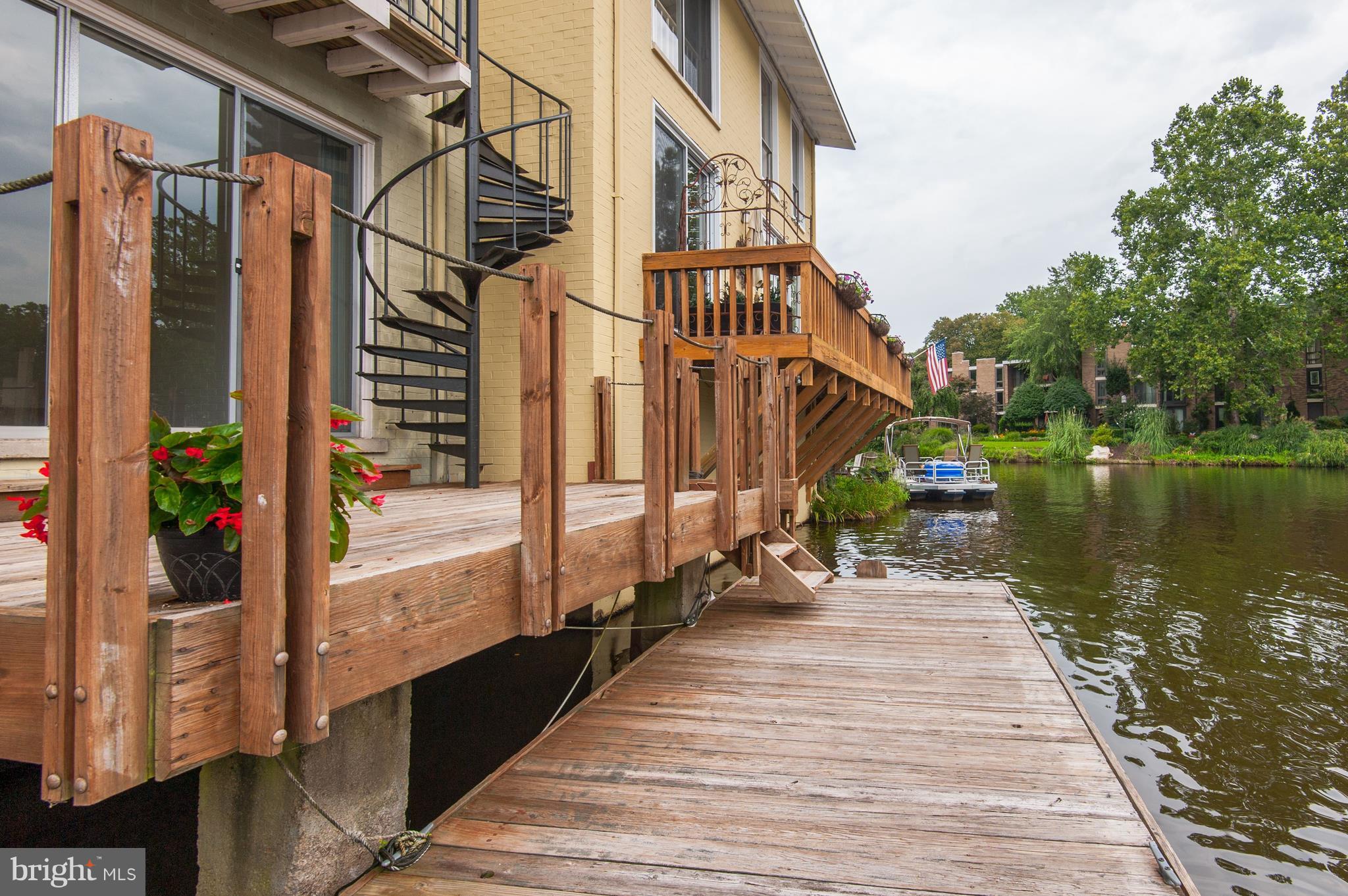 11430 Waterview Cluster Reston, VA 20190 - Photo 21 of 30 Floating dock