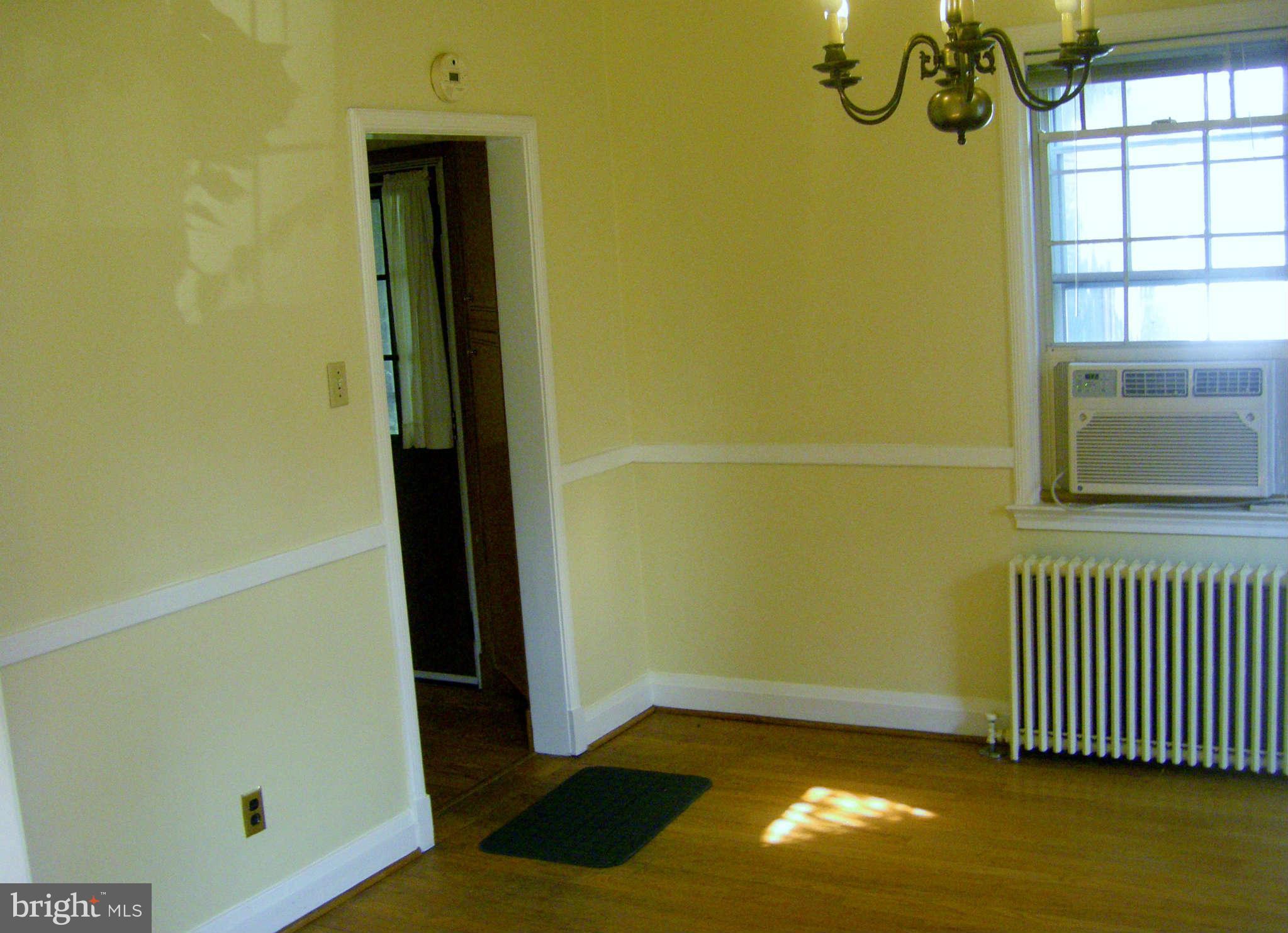 6604 Rannoch Drive Baltimore, MD 21228 - Photo 8 of 27 Dining Room