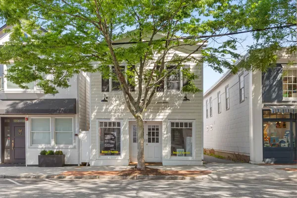 $2,100,000 | 71 Jobs Lane, Southampton, NY 11968