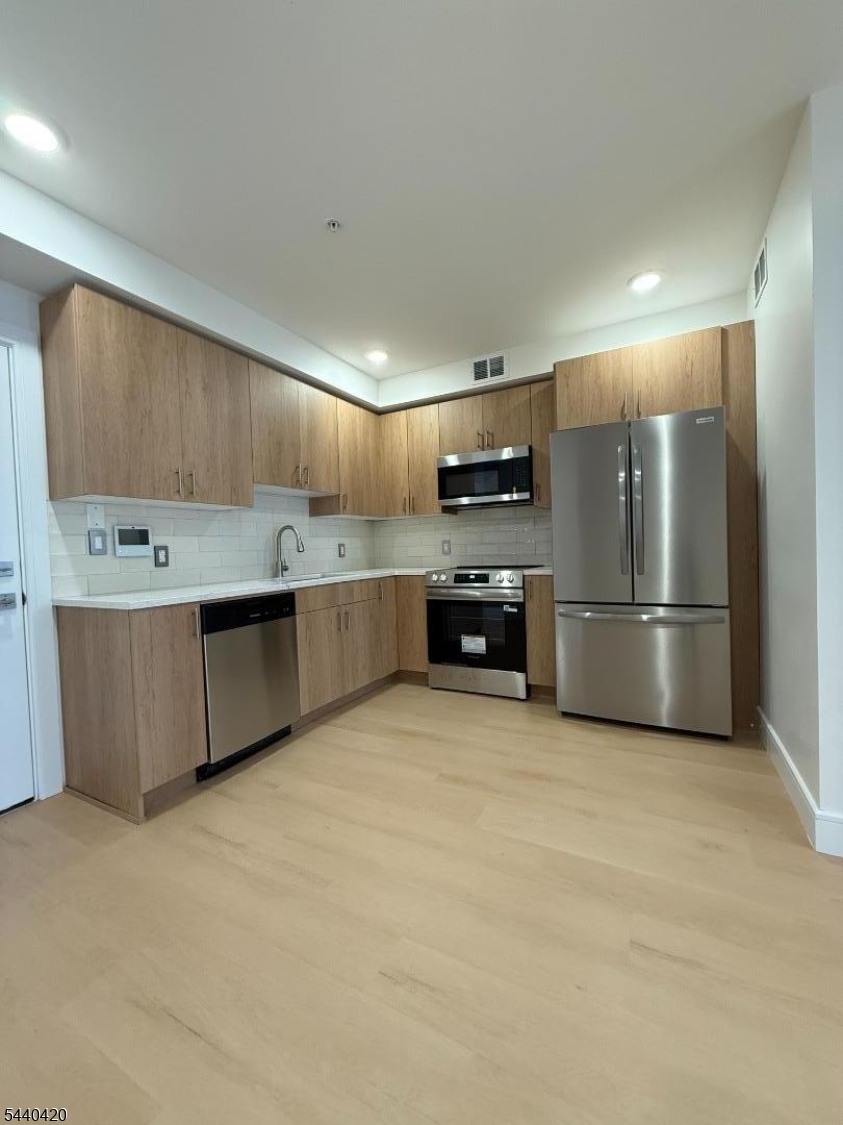 627 Valley Road, Unit B Montclair, NJ 07043 - Photo 6 of 39