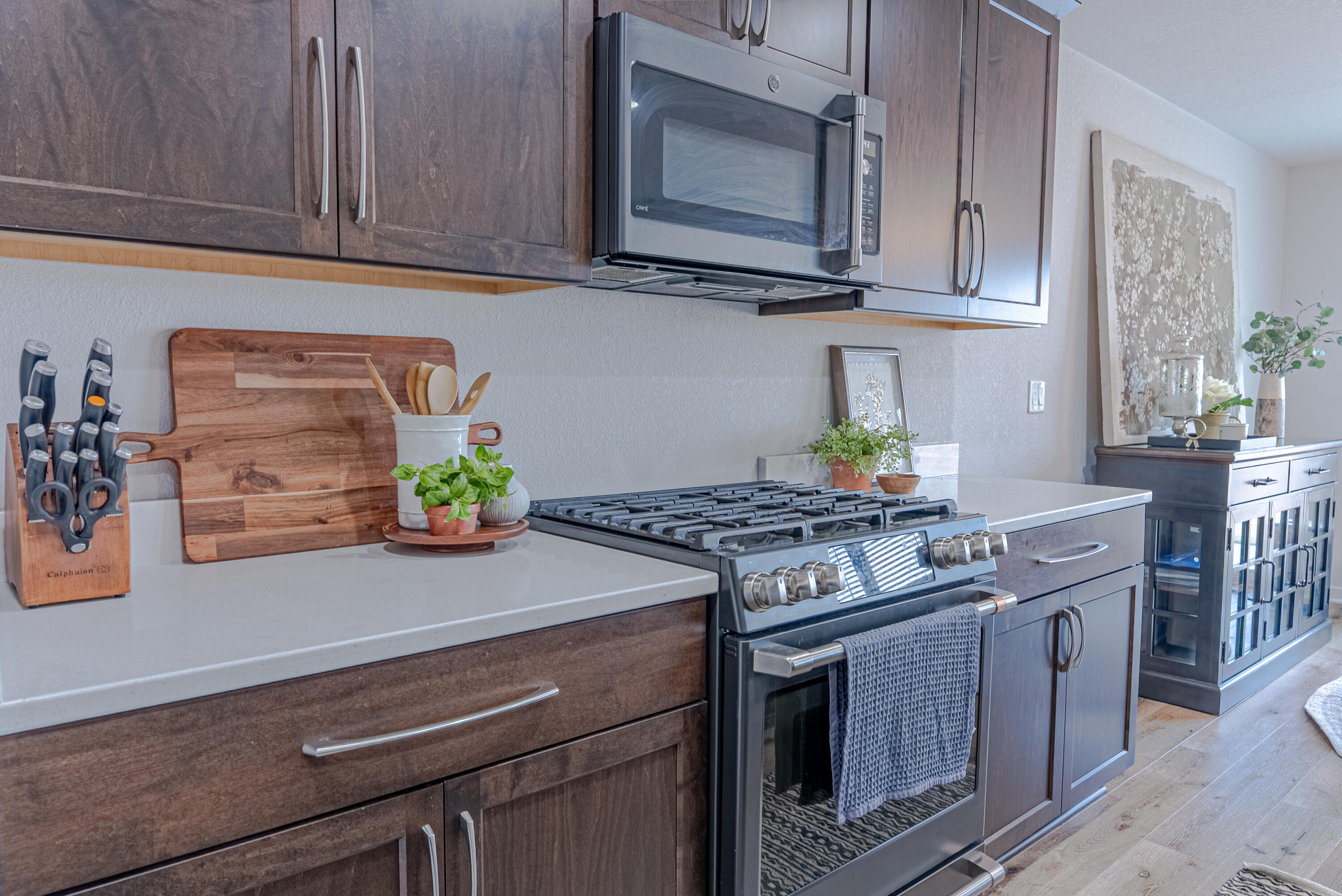 2928 Winnebago Dr. Summit, WI 53066 - Photo 4 of 14 Kitchen